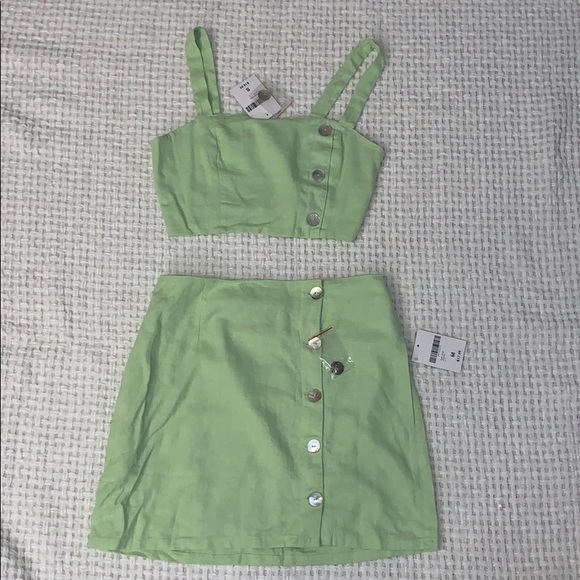 FOREVER 21 GREEN MINI SKIRT - Picture 2 of 2